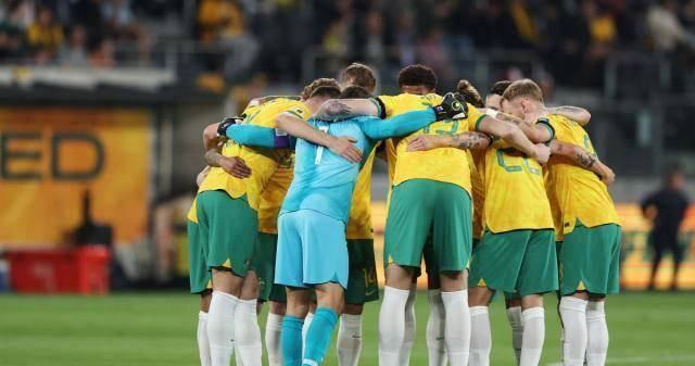 现代足球赛事魅力吸引众多观众