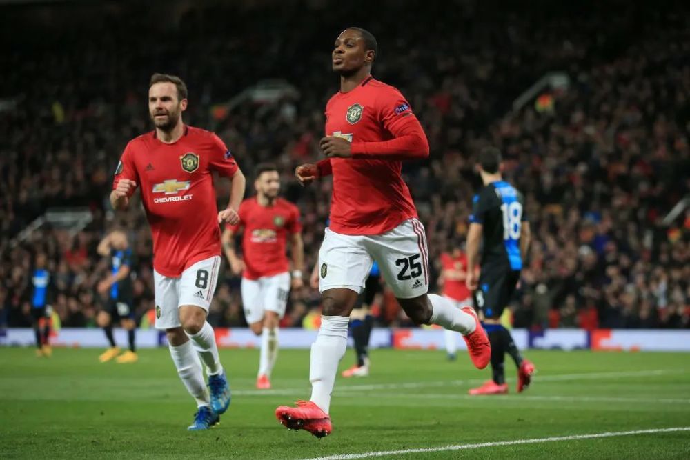 诺维奇客场战平雷丁，保持中游表现